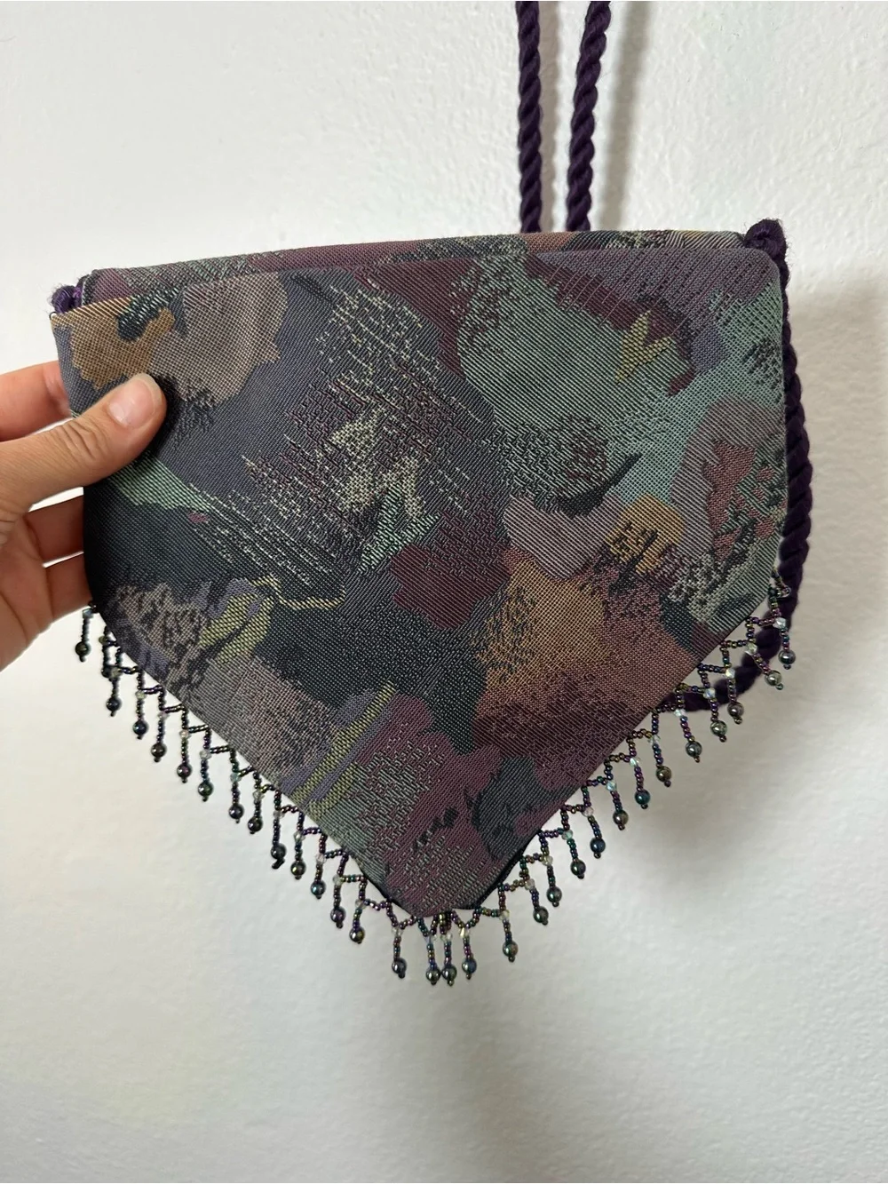 Vintage 80’s Woven Envelope Crossbody Carpet Bag in Multicolor Fringe Beaded